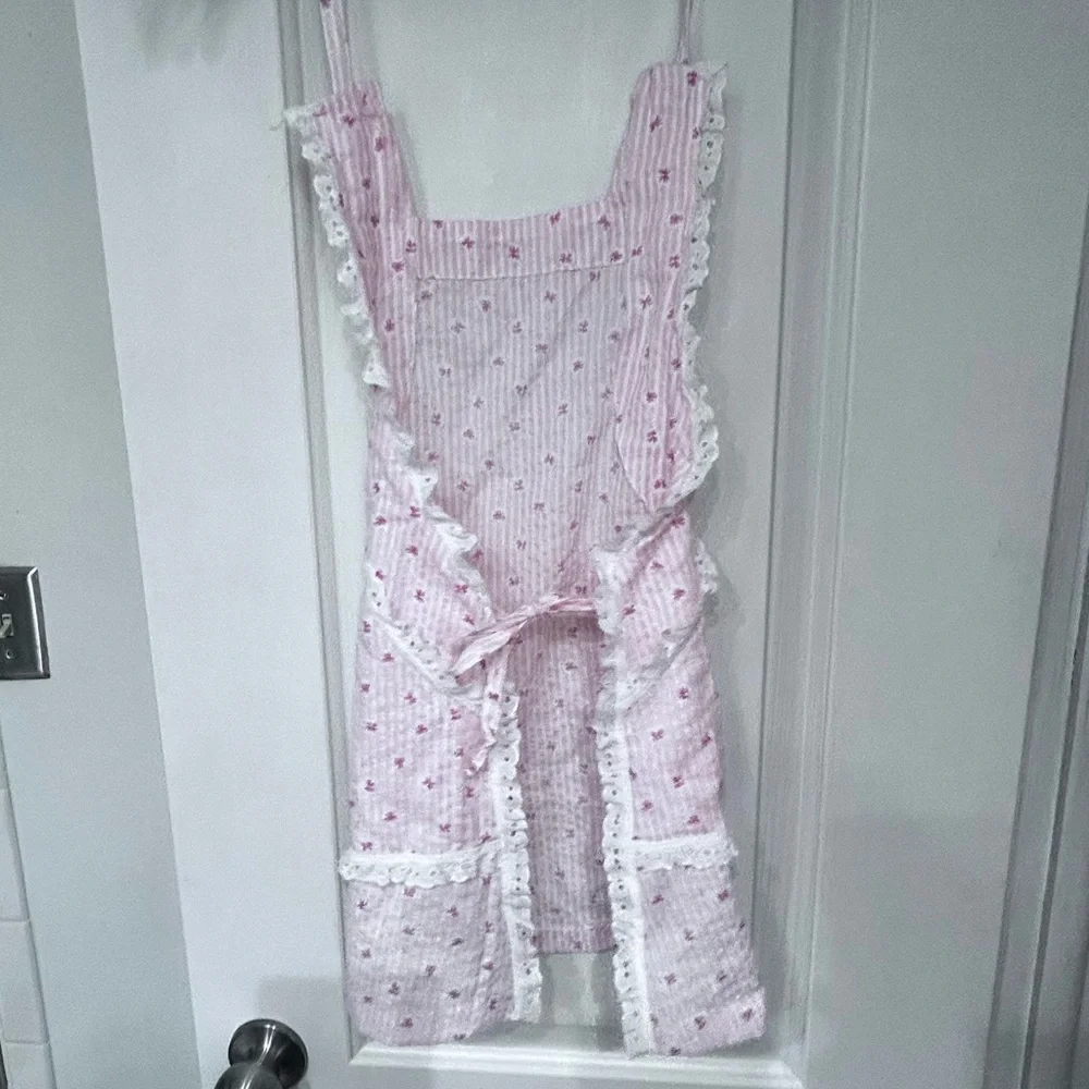 50%off w❤️ Handmade girls lacy EYELET ADORABLE  Apron  k005 EXCELLENT CONDITION